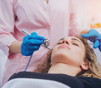 Ozonoterapia transcutánea en rejuvenecimiento facial y tratamiento de acné
