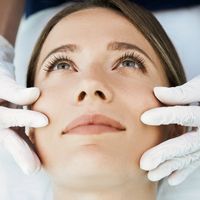 Láser CO2 vs. Peeling Químico: ¿Cuál es mejor para rejuvenecer la piel?