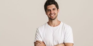 Chip hormonal masculino: por qué cada vez más hombres consultan para mejorar energía, composición corporal y bienestar