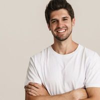 Chip hormonal masculino: por qué cada vez más hombres consultan para mejorar energía, composición corporal y bienestar