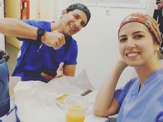 Equipo: Cirujana Plástica y Anestesiólogo!