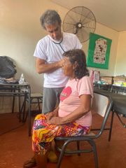 Atención a pacientes - Misión Solidaria en Campañas al norte Argentino con comunidades guaraníes.