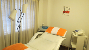 Visita al médico para microdermoabrasión.