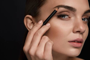 Corrección de cejas con microblading